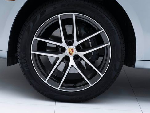 Used 2025 Porsche Macan image 12