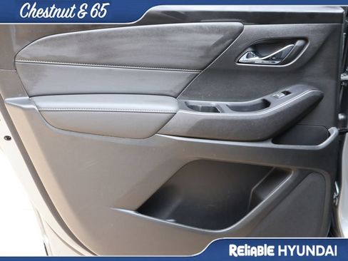 Used 2023 Chevrolet Traverse LT FWD image 19