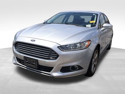Used 2014 Ford Fusion SE w/ Equipment Group 201A FWD image 2