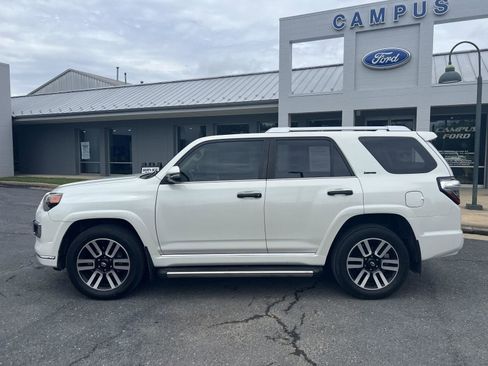 Used 2018 Toyota 4Runner Limited AWD/4WD image 8