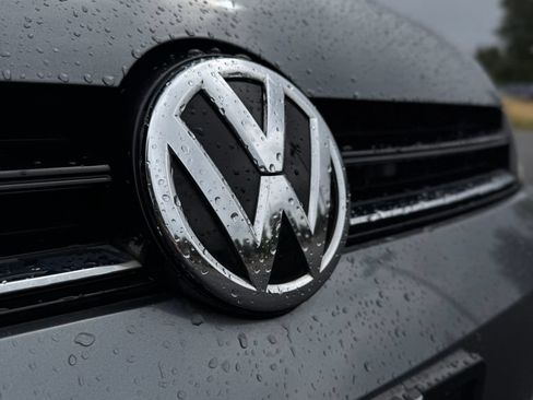 Used 2015 Volkswagen Golf S FWD image 41