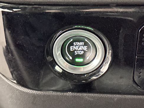 Used 2024 GMC Sierra 1500 SLT image 31