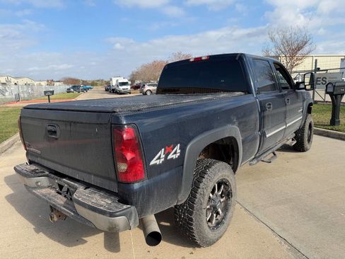 Used 2006 Chevrolet Silverado 2500 LT w/ Heavy-Duty Power Package image 5