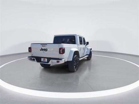 Used 2023 Jeep Gladiator Overland image 9