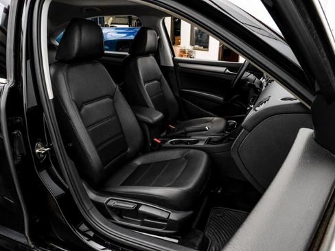 Used 2015 Volkswagen Passat TDI SE FWD image 37