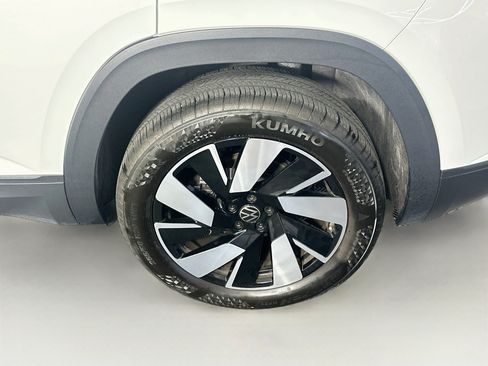 Used 2025 Volkswagen Atlas Cross Sport SE FWD image 11