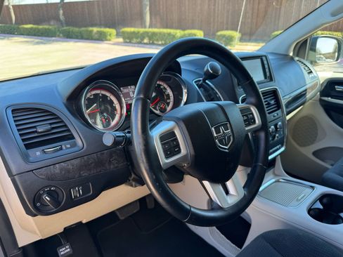 Used 2016 Dodge Grand Caravan SXT w/ Rear Park Assist Package image 24