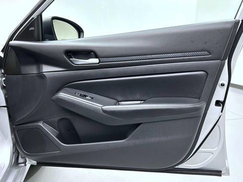 Used 2025 Nissan Altima 2.5 SV FWD image 16