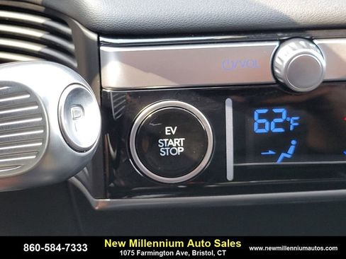 Used 2024 Hyundai Ioniq 5 Limited image 25