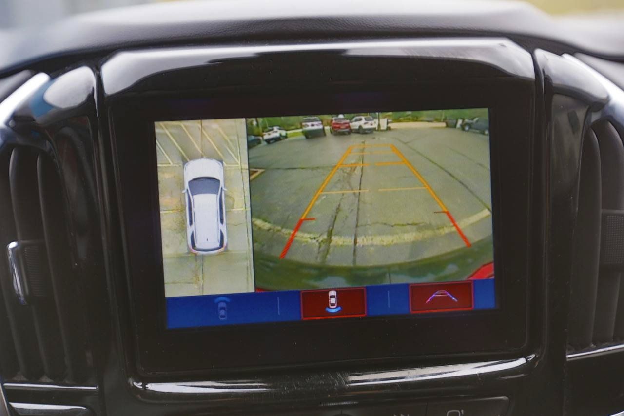 Used 2018 Chevrolet Traverse Premier w/ Driver Confidence II Package FWD image 9