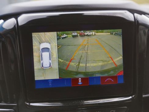 Used 2018 Chevrolet Traverse Premier w/ Driver Confidence II Package FWD image 9