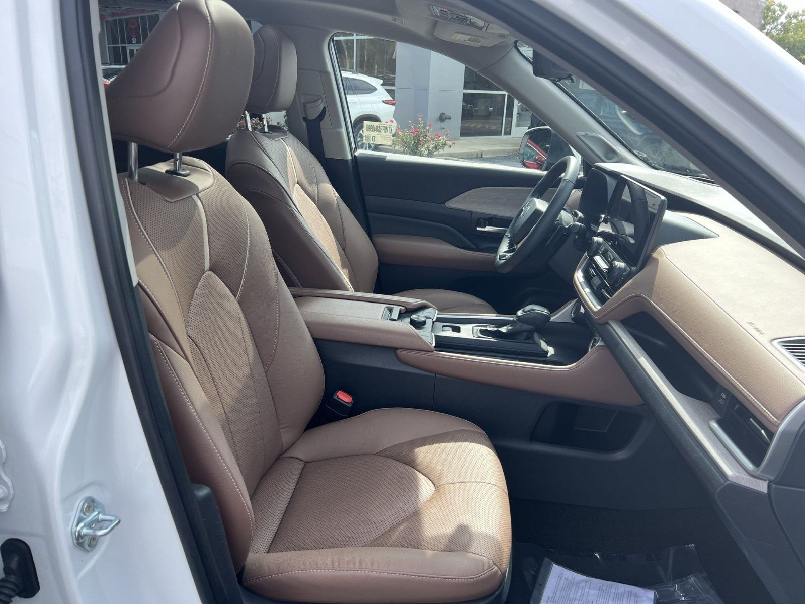 Used 2024 Toyota Grand Highlander AWD image 27