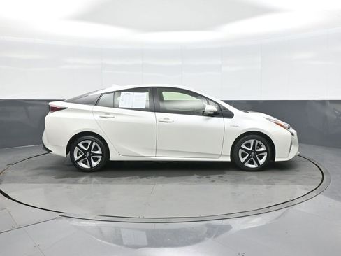 Used 2016 Toyota Prius Three Touring image 8
