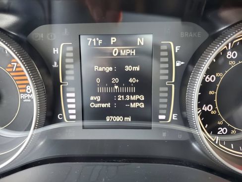 Used 2018 Jeep Cherokee Latitude Plus w/ Comfort/Convenience Group AWD/4WD image 25