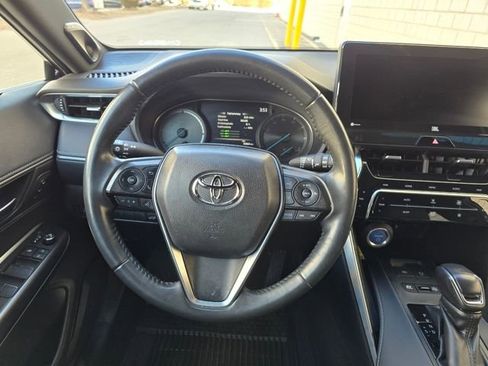 Used 2022 Toyota Venza XLE image 30