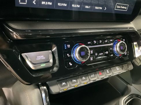 Used 2024 GMC Sierra 1500 AT4 w/ AT4 Preferred Package AWD/4WD image 28