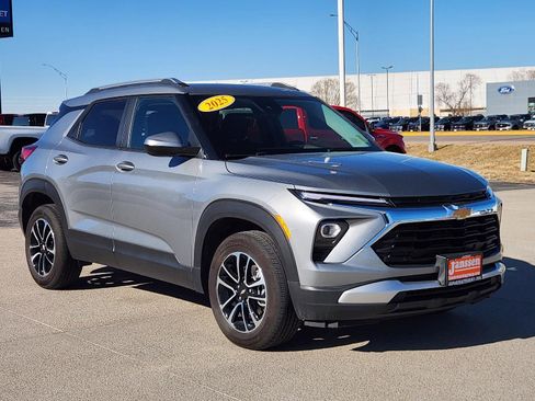 Used 2025 Chevrolet TrailBlazer LT image 4