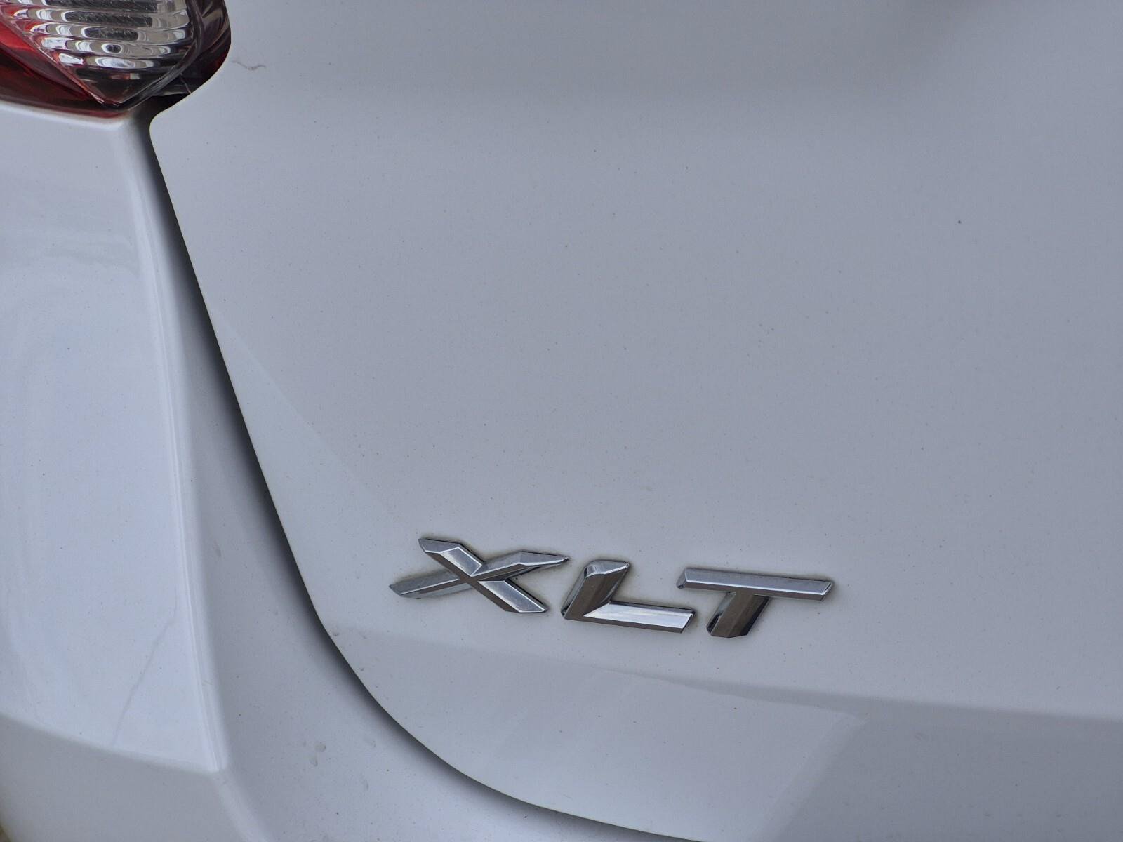 Used 2022 Ford Explorer XLT w/ Equipment Group 202A RWD image 10