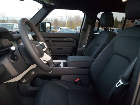 Used 2026 Land Rover Defender 110 X-Dynamic SE AWD/4WD image 7