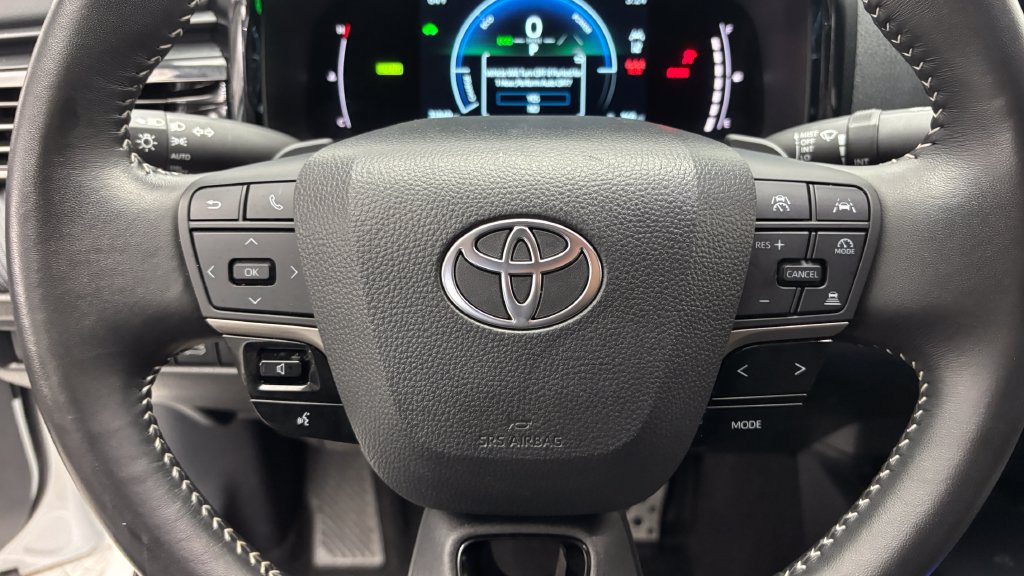 Used 2025 Toyota Camry SE FWD image 19