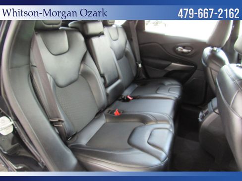 Used 2019 Jeep Cherokee Latitude Plus FWD image 28