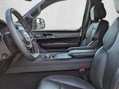 Used 2024 Jeep Wagoneer Series II w/ Flexible Seating Group RWD image 14