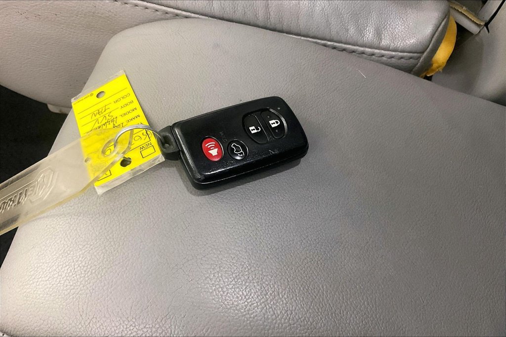 Used 2011 Toyota Highlander Limited FWD image 12