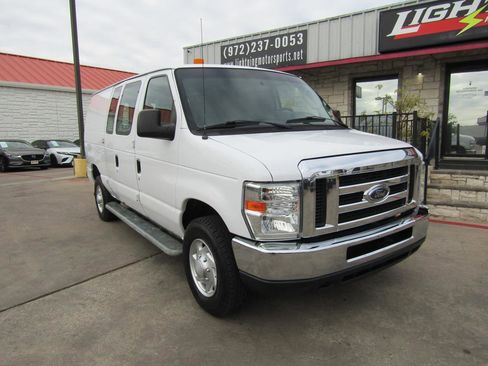 Used 2014 Ford E-250 and Econoline 250 w/ Power Group image 6