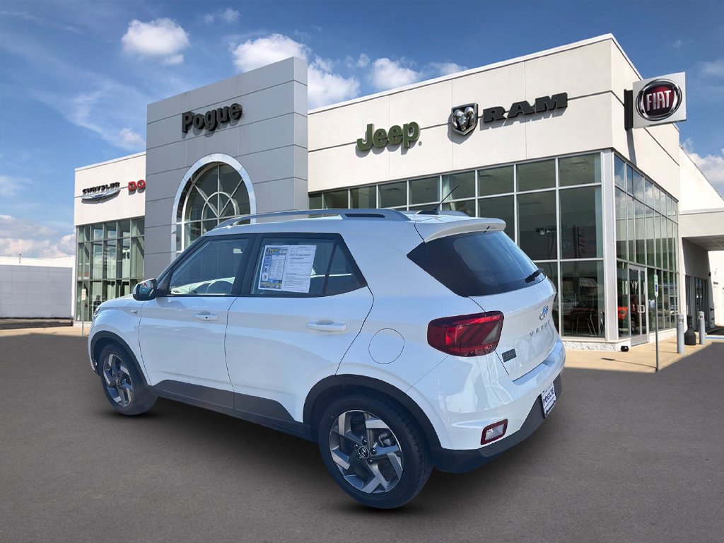 Used 2025 Hyundai Venue SEL FWD image 5
