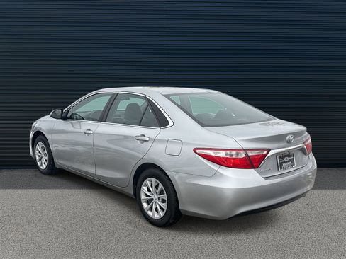 Used 2017 Toyota Camry LE image 7