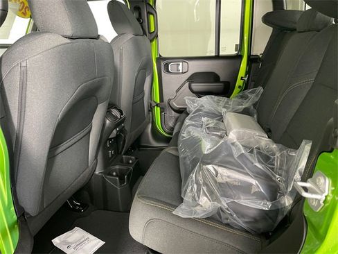 New 2025 Jeep Gladiator Sport image 18