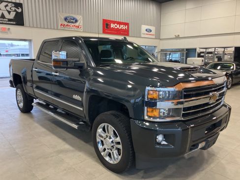Used 2018 Chevrolet Silverado 2500 High Country image 3