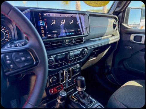 Certified 2025 Jeep Wrangler Unlimited Rubicon image 14