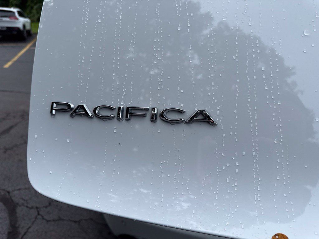 New 2026 Chrysler Pacifica Select AWD/4WD image 18
