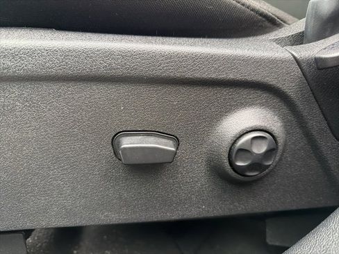 Used 2020 Dodge Journey SE w/ SE Popular Equipment Group image 10