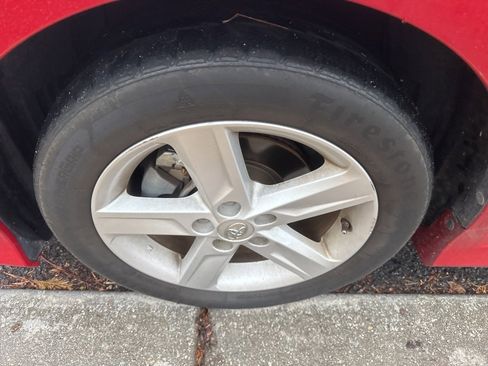 Used 2014 Toyota Camry LE image 6