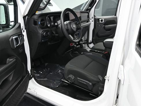 Used 2024 Jeep Wrangler Unlimited Rubicon 4xe AWD/4WD image 13