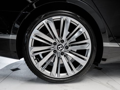 Used 2024 Bentley Flying Spur W12 image 17