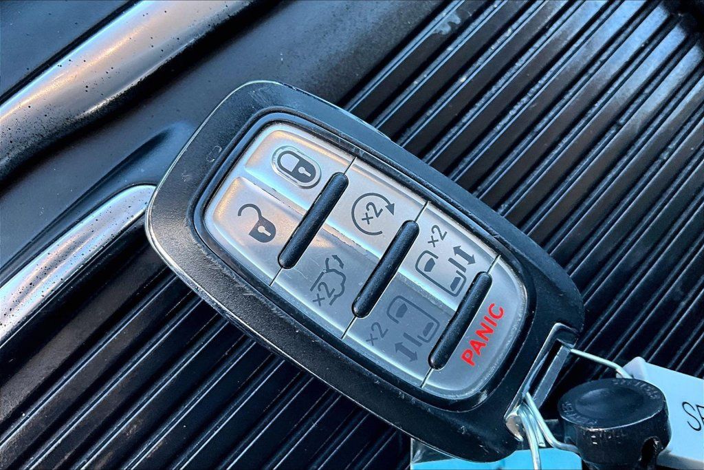 Used 2021 Chrysler Pacifica Touring-L AWD/4WD image 12