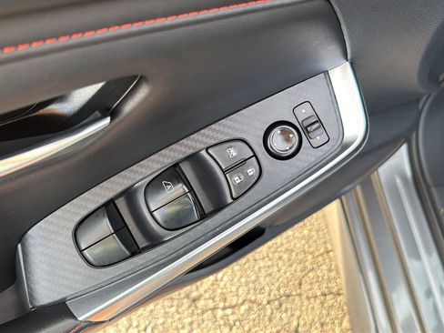 Used 2025 Nissan Sentra SR FWD image 32