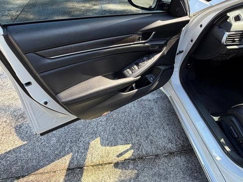 Used 2019 Honda Accord Touring image 18