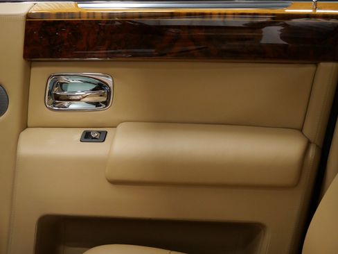 Used 2010 Rolls-Royce Phantom Sedan image 32