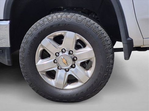 Used 2021 Chevrolet Silverado 2500 LTZ w/ LTZ Convenience Package AWD/4WD image 9