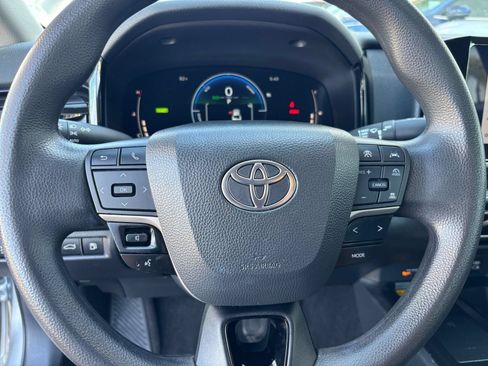 Used 2025 Toyota Camry LE FWD image 22