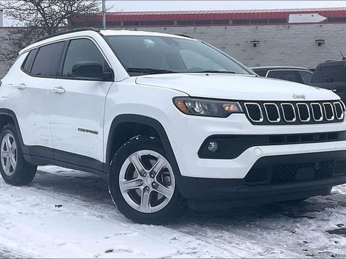 Used 2024 Jeep Compass Latitude image 1