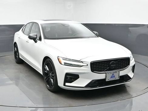 Used 2023 Volvo S60 B5 Plus w/ Climate Package AWD/4WD image 2