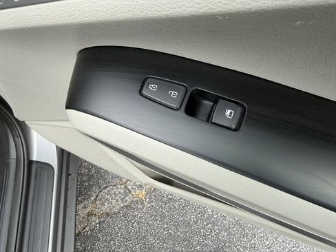 Used 2025 Kia Soul LX FWD image 30