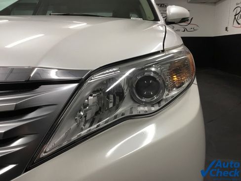 Used 2011 Toyota Avalon Limited image 15