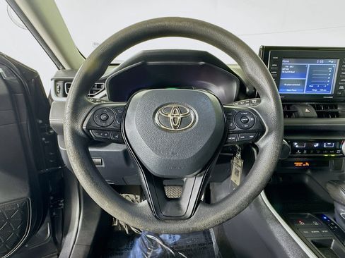 Used 2021 Toyota RAV4 LE image 15