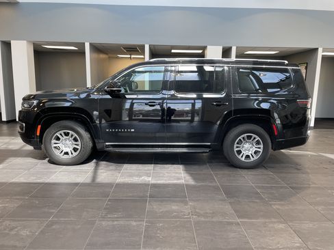 Used 2023 Jeep Wagoneer 4WD w/ Convenience Group I image 7